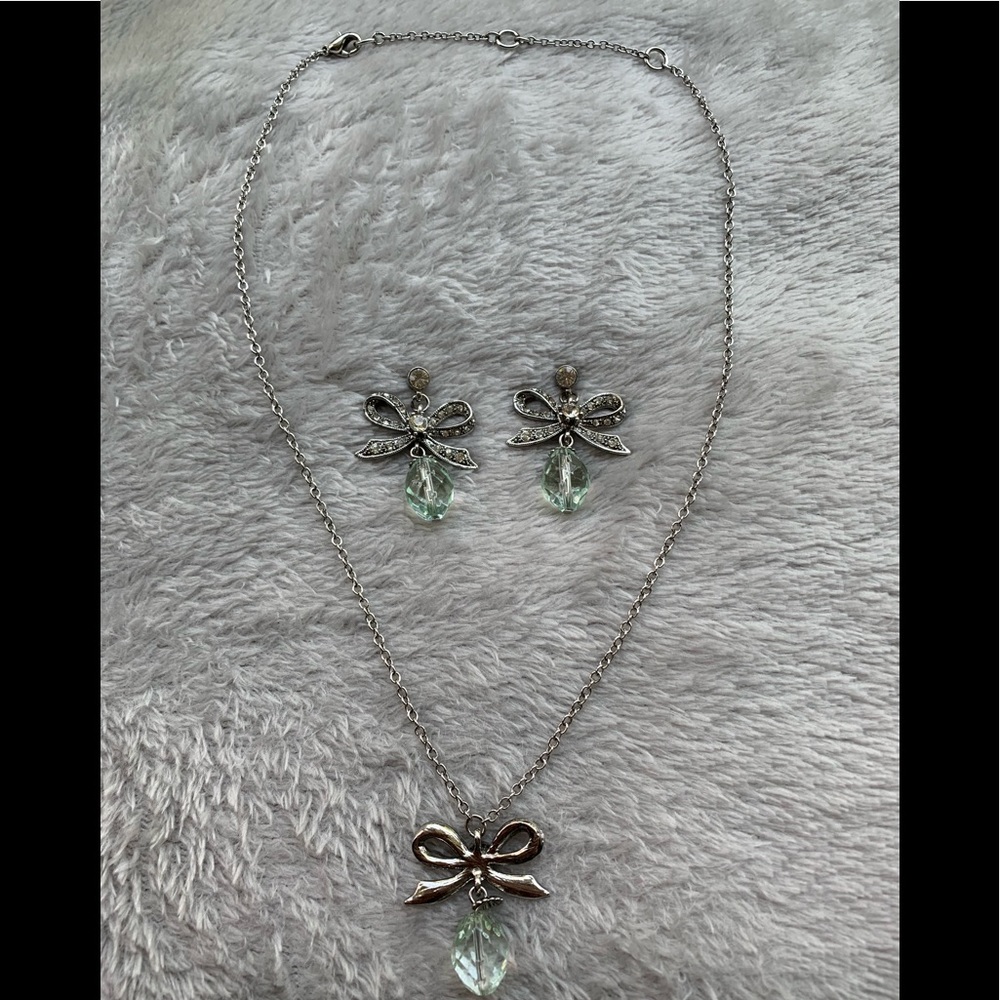 Beautiful bow earrings and necklace